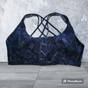 Victoria's Secret sports bra size xl. Snakeskin